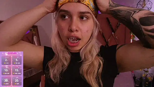 Haelycute online show from October 26, 2025, 12:05 pm