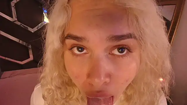 Haelycute online show from October 5, 2025, 12:51 pm