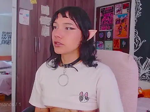 Snapshot of melissahowl chatting on November 2, 2025, 5:18 pm melissahowl online show from November 2, 2025, 5:18 pm