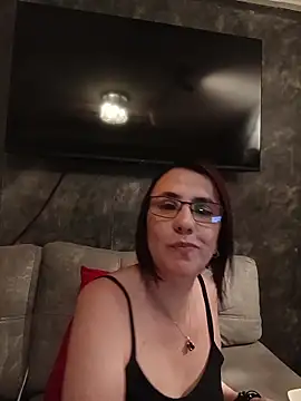 IsisBlake online show from February 13, 2026, 2:28 pm