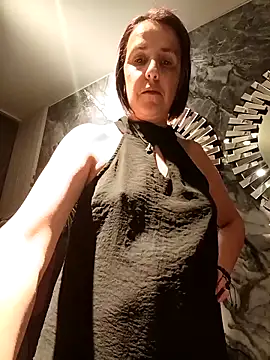 IsisBlake online show from November 6, 2025, 1:04 pm