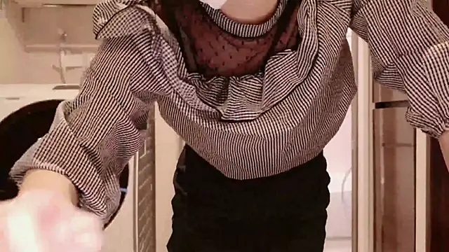 Snapshot of Mia--meow chatting on January 15, 2025, 4:21 pm Mia--meow online show from January 15, 2025, 4:21 pm