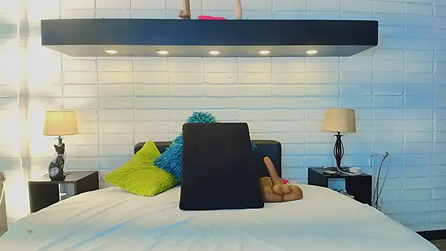 HannaBrave online show from March 23, 2025, 2:26 am