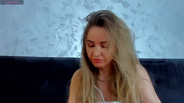 Snapshot of 3lla_Rose chatting on February 20, 2026, 8:00 pm 3lla Rose online show from February 20, 2026, 8:00 pm