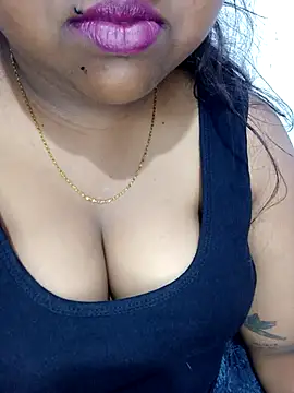 Snapshot of Sexy--queen1 chatting on November 25, 2025, 1:28 am Sexy--queen1 online show from November 25, 2025, 1:28 am