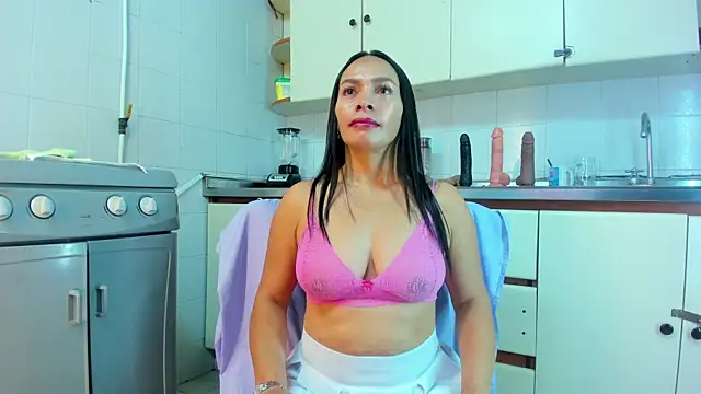 Snapshot of MaduraLuciana chatting on October 23, 2025, 10:58 am MaduraLuciana online show from October 23, 2025, 10:58 am