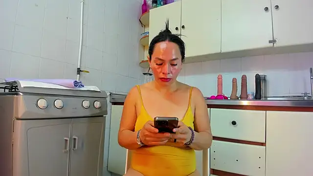 Snapshot of MaduraLuciana chatting on November 20, 2025, 10:27 am MaduraLuciana online show from November 20, 2025, 10:27 am