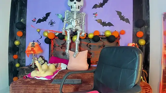 Snapshot of MaduraLuciana chatting on October 24, 2025, 10:47 am MaduraLuciana online show from October 24, 2025, 10:47 am