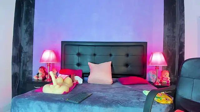 Snapshot of MaduraLuciana chatting on November 12, 2025, 11:03 am MaduraLuciana online show from November 12, 2025, 11:03 am