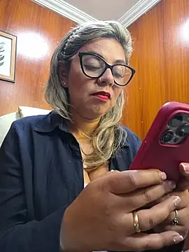 Cata Office-12 online show from October 25, 2025, 4:29 pm