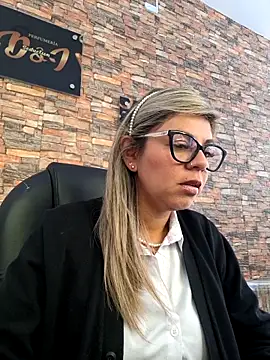 Cata Office-12 online show from December 5, 2025, 4:16 pm