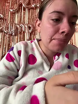 Snapshot of valery_mora chatting on June 15, 2026, 5:12 pm valery mora online show from June 15, 2026, 5:12 pm