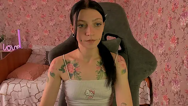 Snapshot of Lolly_Haze chatting on October 20, 2025, 6:26 am Lolly Haze online show from October 20, 2025, 6:26 am