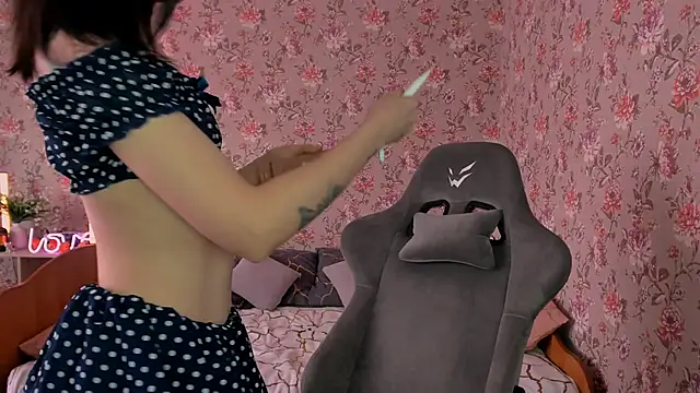 Snapshot of Lolly_Haze chatting on November 27, 2025, 4:24 am Lolly Haze online show from November 27, 2025, 4:24 am