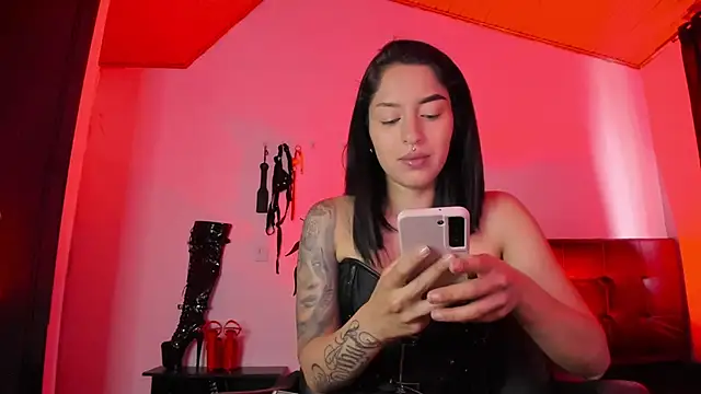 Snapshot of MistressVenena chatting on November 16, 2025, 5:50 pm MistressVenena online show from November 16, 2025, 5:50 pm