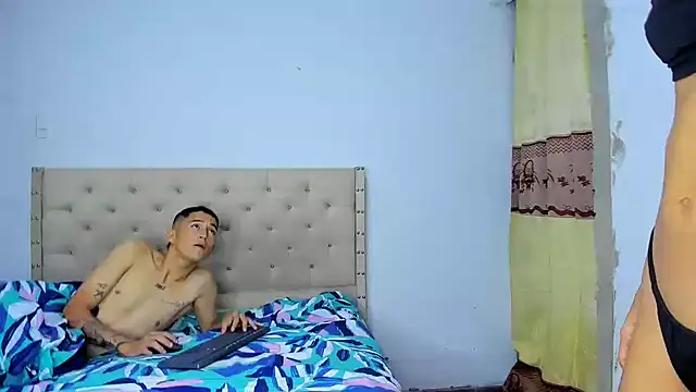 Snapshot of Sophie_and_andress chatting on February 26, 2025, 2:08 am Sophie and andress online show from February 26, 2025, 2:08 am