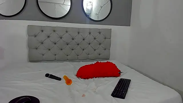 Snapshot of Sophie_and_andress chatting on October 3, 2025, 10:33 pm Sophie and andress online show from October 3, 2025, 10:33 pm