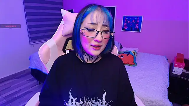 Snapshot of Miwa_violet chatting on May 2, 2026, 2:39 am Miwa violet online show from May 2, 2026, 2:39 am