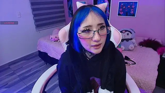 Miwa violet online show from April 21, 2026, 1:42 am