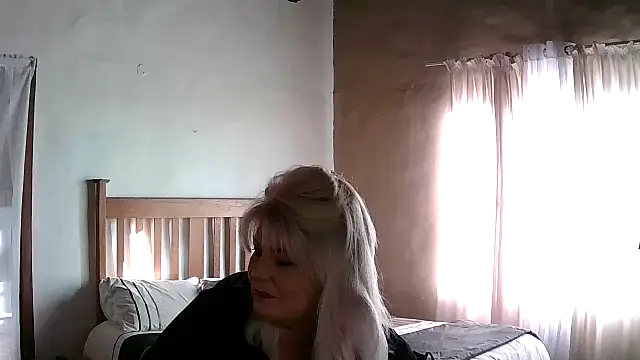 Snapshot of Miahotmilf chatting on October 12, 2025, 3:13 pm Miahotmilf online show from October 12, 2025, 3:13 pm