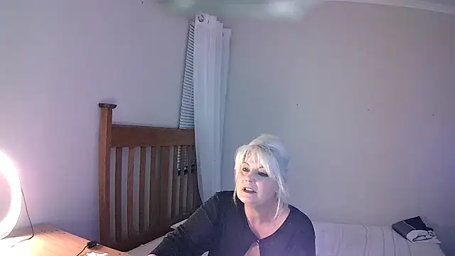 Snapshot of Miahotmilf chatting on February 8, 2025, 9:04 pm Miahotmilf online show from February 8, 2025, 9:04 pm