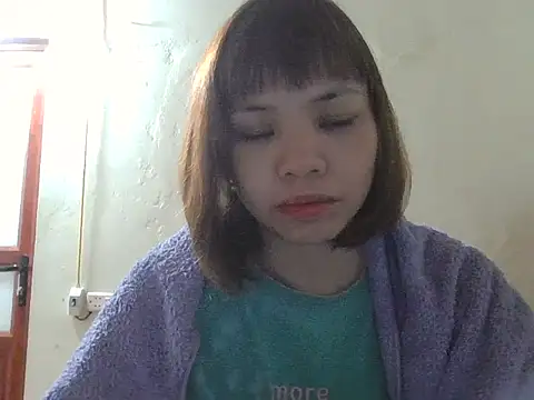 Angela-Eira online show from October 31, 2025, 9:00 pm