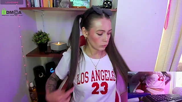 Snapshot of sweetlittlelisa chatting on November 11, 2025, 8:36 pm sweetlittlelisa online show from November 11, 2025, 8:36 pm