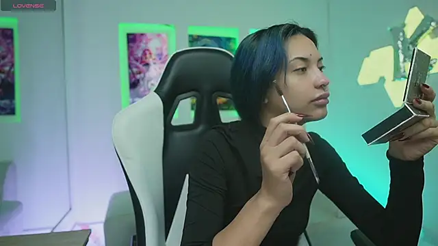 Snapshot of KayraOwen chatting on December 4, 2025, 12:15 pm KayraOwen online show from December 4, 2025, 12:15 pm