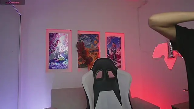 Snapshot of KayraOwen chatting on October 27, 2025, 12:06 pm KayraOwen online show from October 27, 2025, 12:06 pm