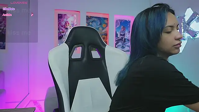 Snapshot of KayraOwen chatting on December 5, 2025, 12:04 pm KayraOwen online show from December 5, 2025, 12:04 pm