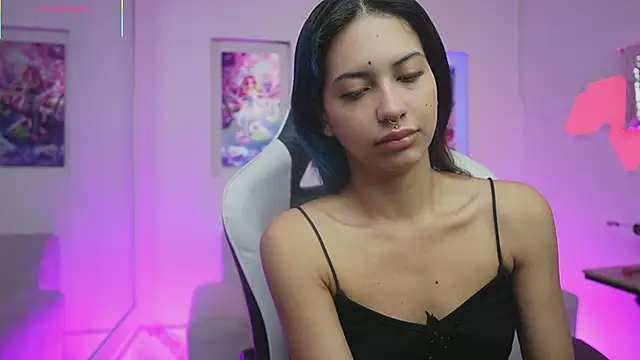 Snapshot of KayraOwen chatting on November 21, 2025, 12:04 pm KayraOwen online show from November 21, 2025, 12:04 pm