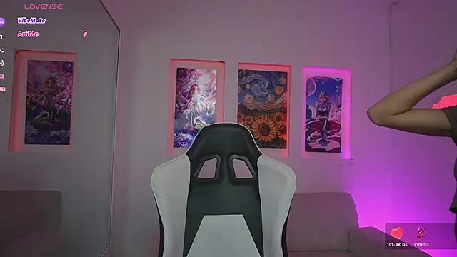 Snapshot of KayraOwen chatting on October 31, 2025, 11:40 am KayraOwen online show from October 31, 2025, 11:40 am