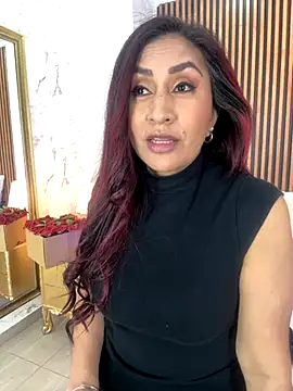 MonicaMoret online show from October 6, 2025, 12:17 pm