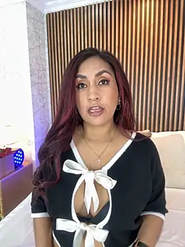 MonicaMoret online show from September 25, 2025, 12:22 pm