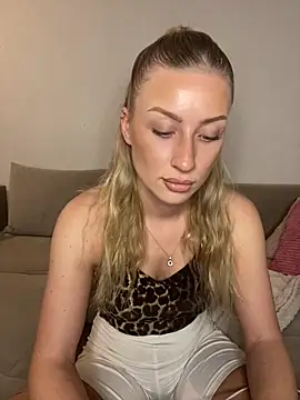 Snapshot of belle98 chatting on November 14, 2025, 8:34 pm belle98 online show from November 14, 2025, 8:34 pm