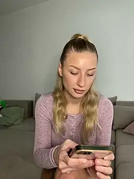 Snapshot of belle98 chatting on November 16, 2025, 1:38 pm belle98 online show from November 16, 2025, 1:38 pm