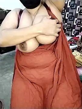 Snapshot of Tishani chatting on January 12, 2026, 5:03 am Tishani online show from January 12, 2026, 5:03 am