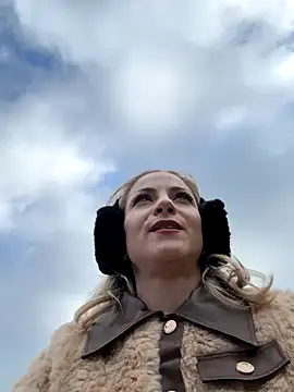 Snapshot of missdaisydiamond777 chatting on October 11, 2025, 2:07 pm missdaisydiamond777 online show from October 11, 2025, 2:07 pm