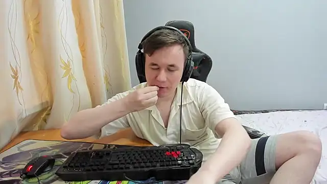 iliaskrislove online show from May 11, 2026, 4:04 pm