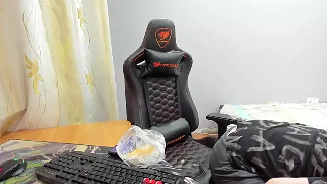 iliaskrislove online show from March 25, 2026, 7:57 pm