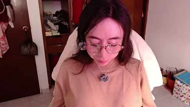 Snapshot of emily_pearl_ chatting on October 17, 2025, 9:16 pm emily pearl  online show from October 17, 2025, 9:16 pm