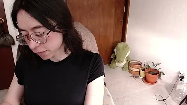 Snapshot of emily_pearl_ chatting on October 15, 2025, 7:33 pm emily pearl  online show from October 15, 2025, 7:33 pm