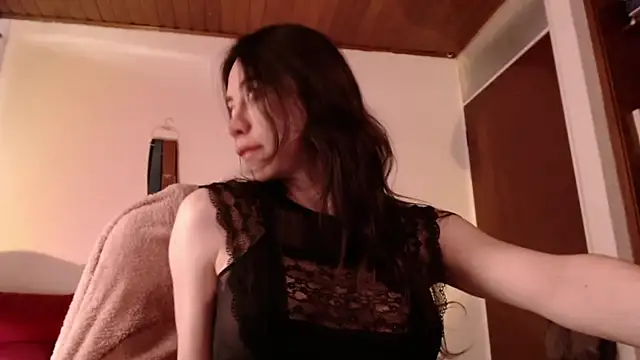 Snapshot of emily_pearl_ chatting on October 24, 2025, 8:30 pm emily pearl  online show from October 24, 2025, 8:30 pm