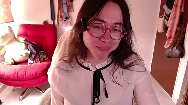 Snapshot of emily_pearl_ chatting on November 6, 2025, 6:01 pm emily pearl online show from November 6, 2025, 6:01 pm
