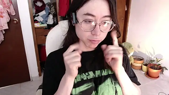 Snapshot of emily_pearl_ chatting on October 11, 2025, 1:34 pm emily pearl  online show from October 11, 2025, 1:34 pm
