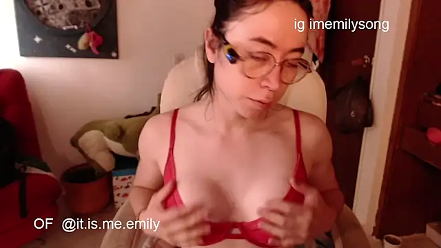 Snapshot of emily_pearl_ chatting on March 7, 2026, 3:17 pm emily pearl online show from March 7, 2026, 3:17 pm