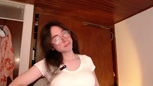 Snapshot of emily_pearl_ chatting on October 9, 2025, 8:53 pm emily pearl  online show from October 9, 2025, 8:53 pm