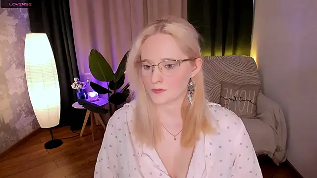 Aemilia  online show from February 16, 2025, 8:54 am