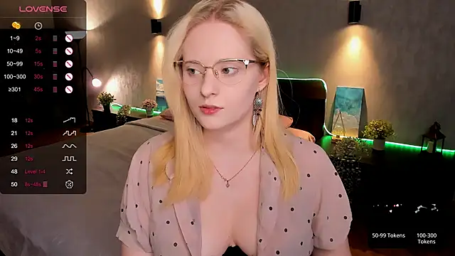 Aemilia  online show from March 22, 2025, 5:28 am