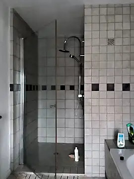 Snapshot of Linalicious chatting on February 6, 2025, 10:47 am Linalicious online show from February 6, 2025, 10:47 am